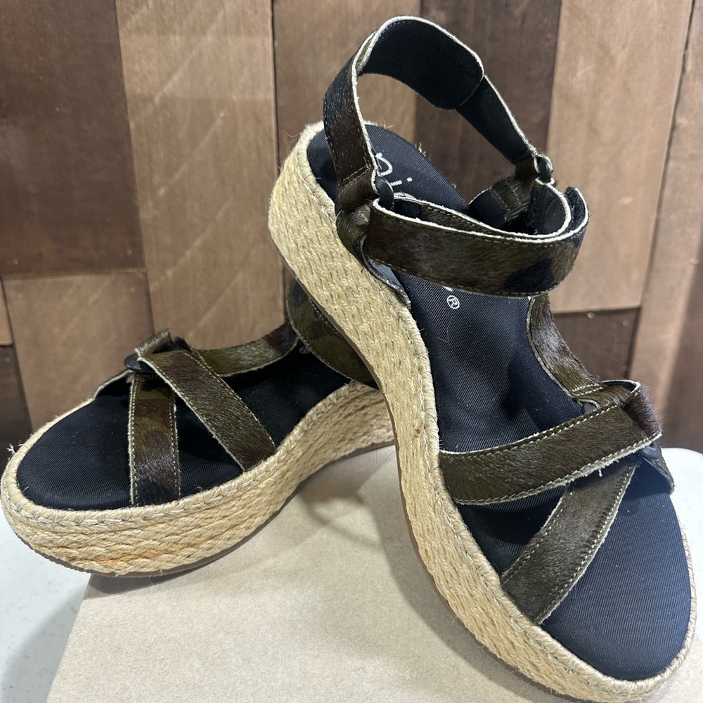 Nicole camouflage strap closure Platform Sandals SIZE 8 brown green tan NEW